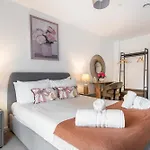 Zeni Ouse Court Beautiful 1 Bed Flat *